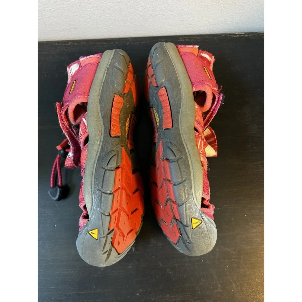 Keens Little Kids Newport Size 11 Red/White Water Shoe Hiking Sandal